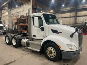2016 Peterbilt 579 Tandem Day Cab